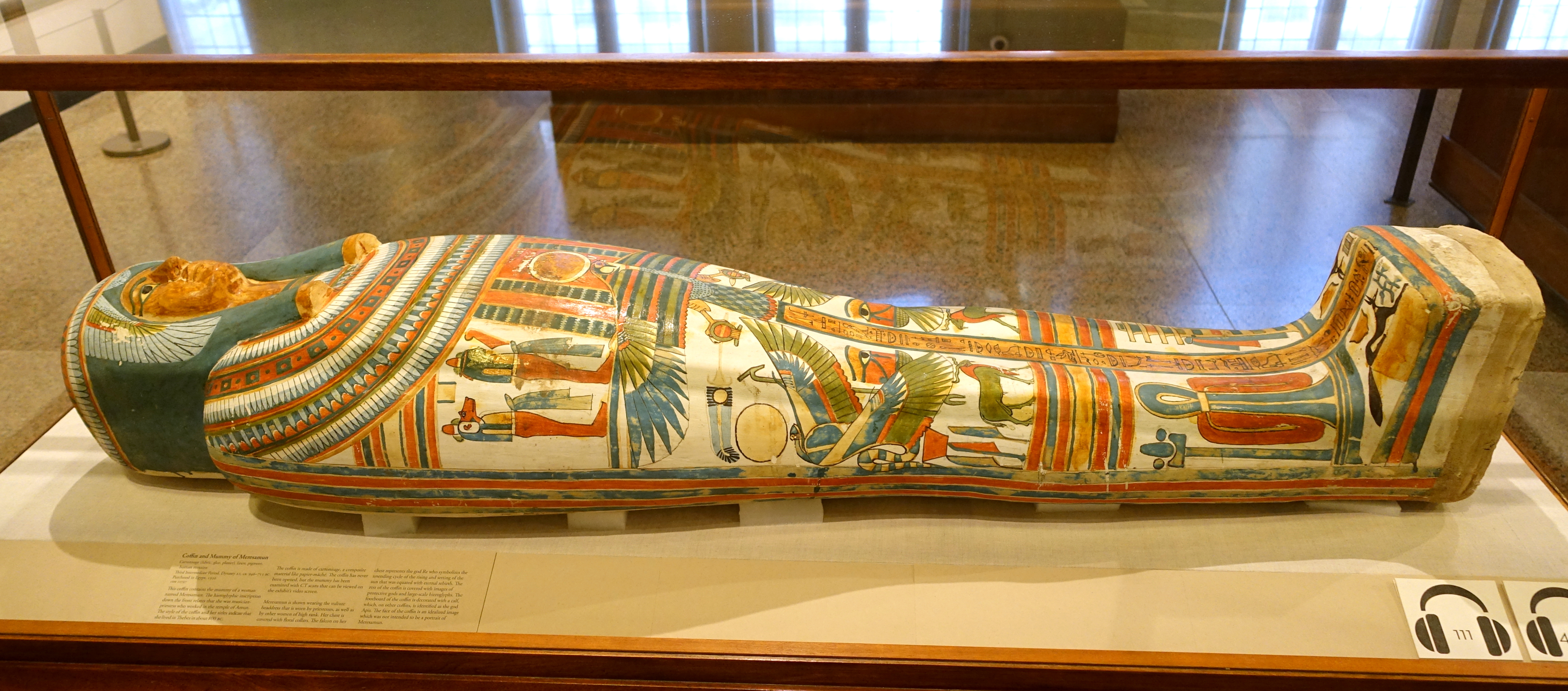 Coffin_and_mummy_of_Meresamun_view_1_Egypt_Third_Intermediate_Period_Dynasty_22_c_946-715_BC_cartonnage_linen_pigment_human_remains_-_Oriental_Institute_Museum_Univejpg